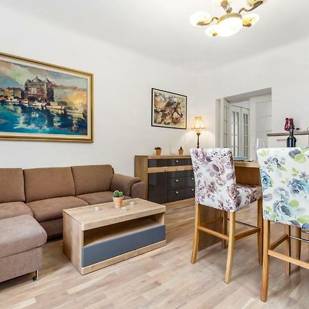 Apartman Villa Carolina 里耶卡 外观 照片