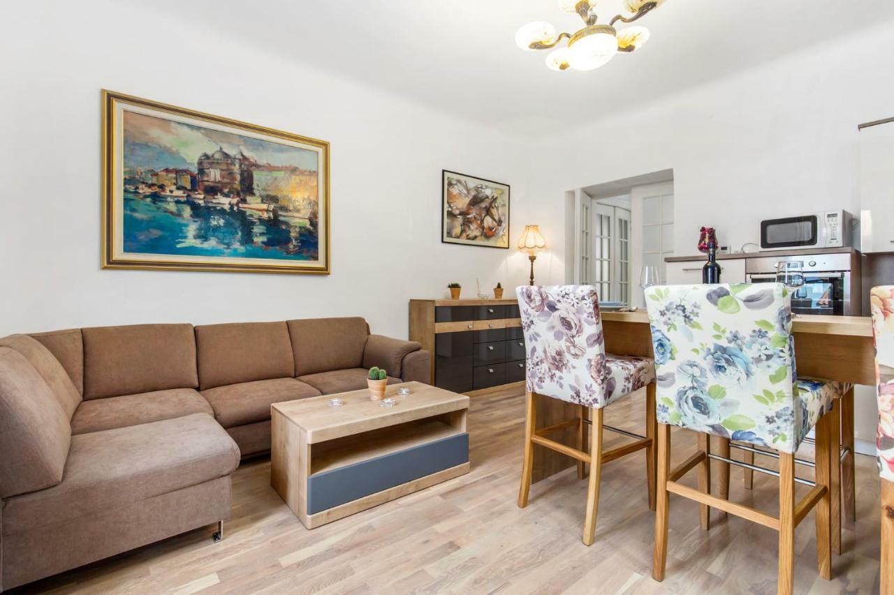 Apartman Villa Carolina 里耶卡 外观 照片