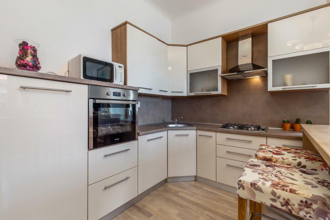 Apartman Villa Carolina 里耶卡 外观 照片