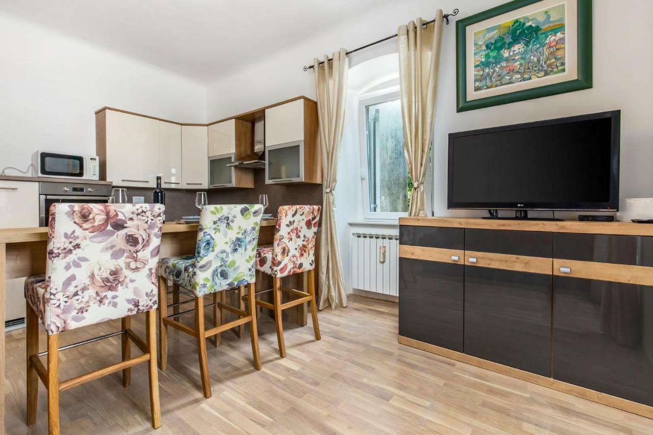 Apartman Villa Carolina 里耶卡 外观 照片